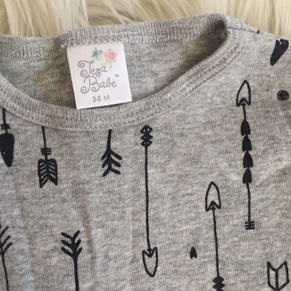 (SOLD) Modern Unisex Arrow Onesie - Picture 3 of 6